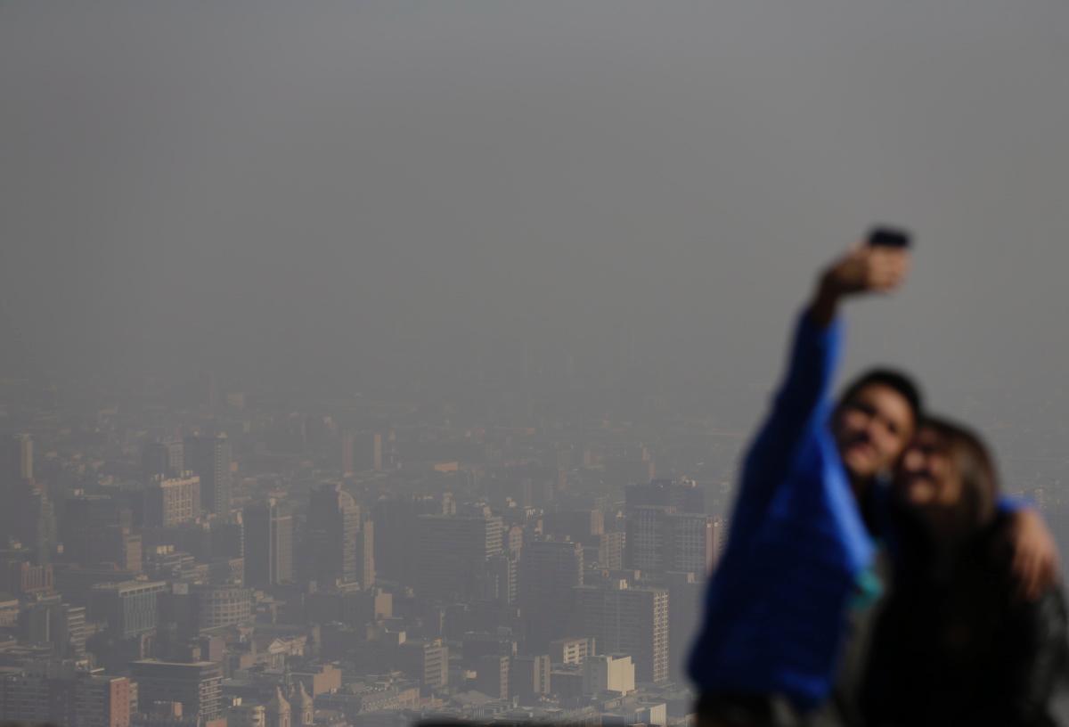 tourists-photo-smog